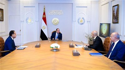 السيسي يتابع انتظام العام الدراسي الجديد ويوجه بصرف حافز 1000 جنيه للمعلمين 