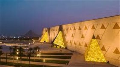 السياحة توضح حقيقة الصور المتداولة حول الأغطية البلاستيكية بمحيط المتحف المصري الكبير