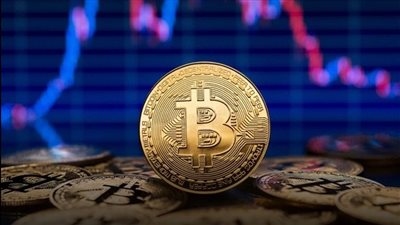 العملات الرقمية تشهد أسبوعًا متقلبًا.. و”بيتكوين” تهبط إلى 95 ألف دولار