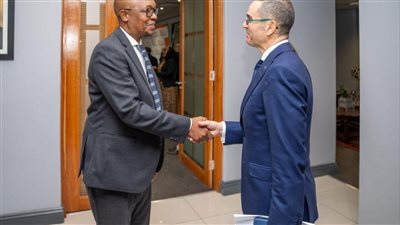 وزير الاستثمار يبحث تعزيز التعاون الصناعي والتجاري مع نظيره الجنوب أفريقي