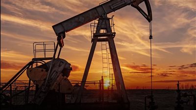 انخفاض أسعار النفط متأثرة بمخاوف من زيادة المعروض العالمى