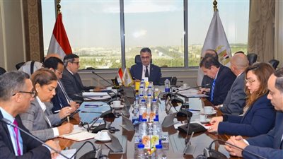 وزير التموين يبحث مع 