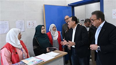 رئيس الوزراء يتفقد مركز طب الأسرة بطحانوب ضمن المبادرة الرئاسية 