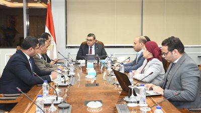  وزير الإسكان يتابع مع 