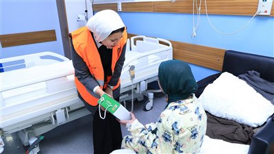 البنك الأهلي المصري يحتفل بالعام الجديد مع مرضى مستشفى الناس