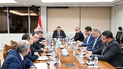 وزير الإسكان يتابع الموقف التنفيذي للمشروعات ومنظومة الصيانة ورفع الكفاءة بمدينة الشروق