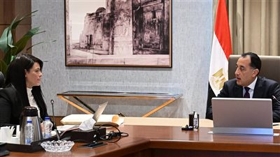 رئيس الوزراء يلتقي وزيرة التخطيط لمتابعة برنامج تنفيذ السردية الوطنية