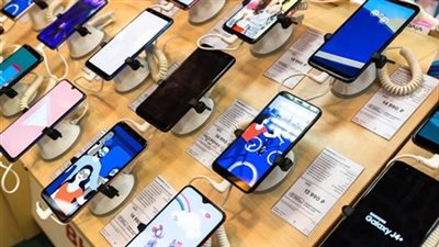 رئيس الجمارك: أسعار الهواتف المحلية هترخص مع زيادة الإنتاج