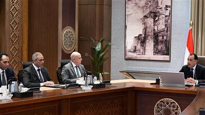 رئيس الوزراء يتابع الموقف التنفيذي لأعمال المرحلة الأولى من المبادرة الرئاسية 