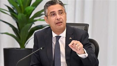  وزير التموين :خفض سعر الدواجن المجمدة إلى 100 جنيه للكيلو