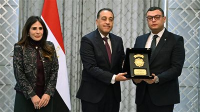 مدبولي يكرم الوزراء السابقين ويشدد على استكمال مسيرة الإنجازات لخدمة المواطن