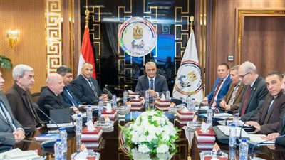 وزير الدولة للإنتاج الحربي يتابع الموقف التنفيذي لمشروعات المبادرة الرئاسية 