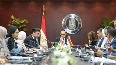وزير الاستثمار والتجارة الخارجية يستقبل السفير البريطاني بالقاهرة لبحث تعزيز الشراكة الاقتصادية والاستثمارية