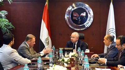 الهيئة العامة للاستثمار والمناطق الحرة وشركة جارديان جلاس يبحثان خطط توسع الشركة في مصر