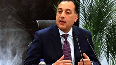 رئيس الوزراء يتفقد ميناء سوميد ومحطة صومعة عتاقة لمتابعة تغويز الغاز وتخزين الأقماح بالسويس