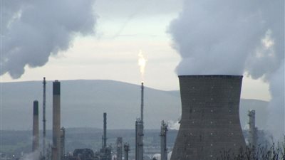 إيران تستهدف وحدات “الخليج للبتروكيماويات” و”بابكو إنرجيز” في البحرين