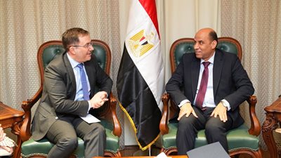 وزير العمل يلتقي سفير المملكة المتحدة لبحث تعزيز التعاون في التدريب المهني وتشغيل الشباب وتمكين المرأة