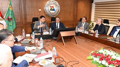 وزير الصناعة يبحث مع مدير المركز الوطني لتخطيط استخدامات أراضي الدولة