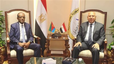  وزير النقل يستقبل المستشار الاقتصادي للرئيس الإريتري، ووزير التجارة والصناعة بإريتريا لبحث تدعيم التعاون المشترك بين البلدين