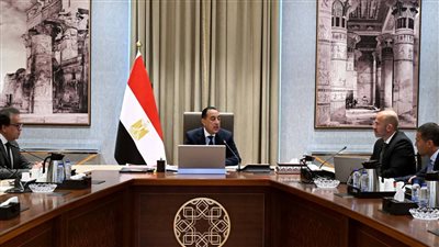رئيس الوزراء يستعرض مقترحًا لتنفيذ مشروع مدينة المستشفيات والمعاهد الطبية بالعاصمة الجديدة