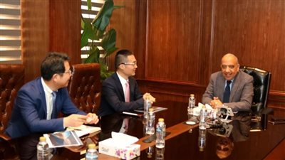 وزير الكهرباء والطاقة المتجددة يبحث مع شركة 