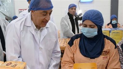 رئيس الوزراء يتفقد محطة الصواف لتعبئة الموالح والحاصلات الزراعية في بنها