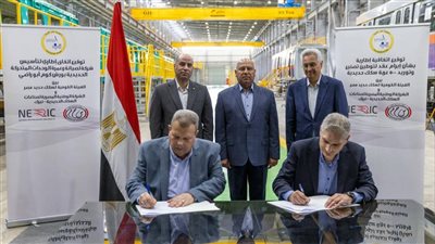 النقل توقع اتفاقية لتصنيع 500 عربة ركاب وتأسيس شركة لتشغيل ورش السكة الحديد