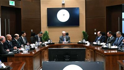 نائب رئيس الوزراء للشئون الاقتصادية يعقد اجتماعا لمتابعة جهو