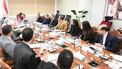وزيرة الإسكان تبحث مع وفد البنك الدولي تعزيز التعاون ومتابعة