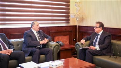 وزير الصحة يبحث توفير رعاية متكاملة لـ600 ألف محامٍ وأسرهم