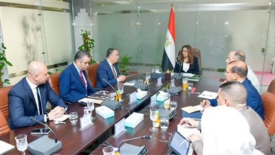 وزيرة التنمية تبحث تطوير منظومة الميكروباص والسيرفيس بالمحافظات
