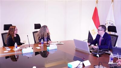 وزير التخطيط يبحث مع 