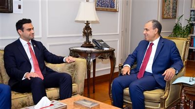 وزير الخارجية يلتقي النائب 