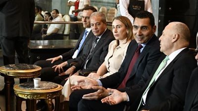 وزير الشباب والرياضة يؤازر منتخب مصر فى وديته أمام نظيره الروسي