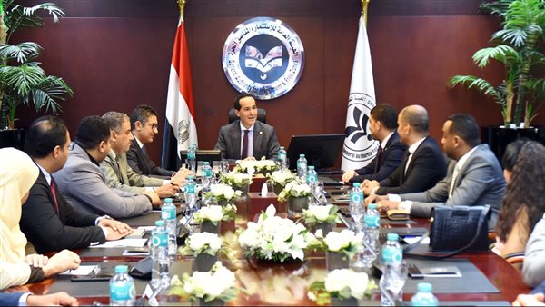 رئيس هيئة الاستثمار يلتقي ممثلي نقابة العاملين لبحث تطوير بي 