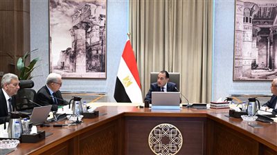 مدبولي يستعرض خطة تطوير الشركة القابضة للأدوية وزيادة صادراتها