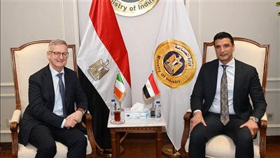 وزير الصناعة يبحث مع سفير أيرلندا بالقاهرة فرص تعزيز التعاون الصناعي بين البلدين