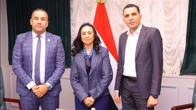 وزيرة التضامن تبحث مطالب المواطنين مع أعضاء البرلمان