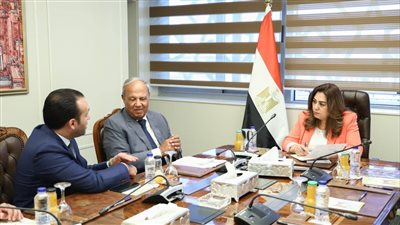 وزيرة التنمية المحلية تتابع مطالب المواطنين مع النواب والشيوخ