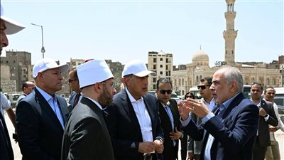مدبولي يتفقد أعمال ترميم مسجد المسبح ويوجه بإحياء المنطقة التاريخية المحيطة بالسيدة عائشة