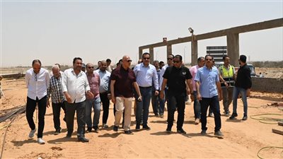 نائب وزيرة الإسكان يتفقد مشروعات البنية التحتية بالعاشر من رمضان