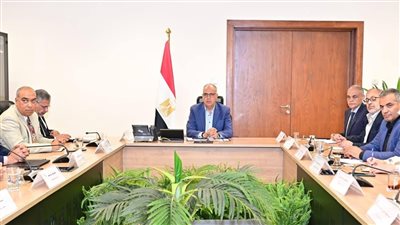 وزير الري يتابع تنفيذ الخطة الاستثمارية ويستعرض مشروعات العام المالي الجديد