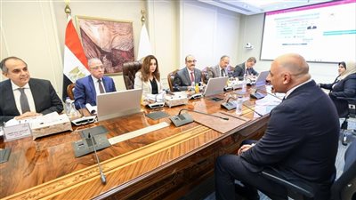 وزيرة التنمية المحلية والبيئة تترأس لجنة اختيار القيادات لشغل الوظائف الشاغرة