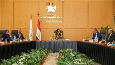 وزيرة الإسكان تتابع مشروعات مياه الشرب والصرف بالقليوبية والعبور
