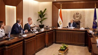 هيئة الدواء تبحث مع شركة أمريكية التعاون في المواد الخام والتقنيات العلاجية