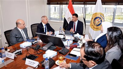 وزير الصناعة يبحث مع رئيس الأكاديمية العربية تعزيز التعاون لدعم الابتكار وتأهيل الكوادر