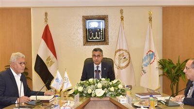 وزير التموين يترأس اجتماع القابضة للصناعات الغذائية ويستعرض مؤشرات الأداء وخطط التطوير