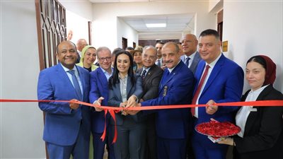 التضامن تفتتح مركز تدريب وإنتاج ملابس طبية وتطلق مشروع “تكافل” لتمكين السيدات