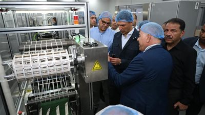 وزير الصناعة ومحافظ الإسكندرية يتفقدان مجمعي مرغم للصناعات     