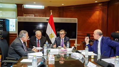 وزير التخطيط يترأس اجتماع لجنة الاستثمار ببنك الاستثمار القو    